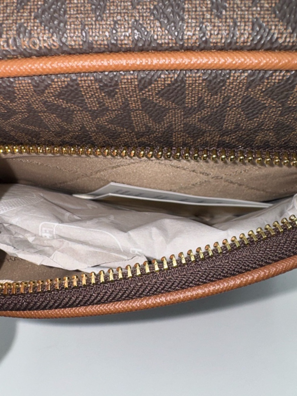 Michael Kors Jet Set Travel Crossbody NWT - Picture 6 of 8
